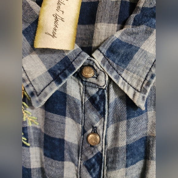 Aratta Blue Checkered Shirt with Floral Details - Picture 4 of 9